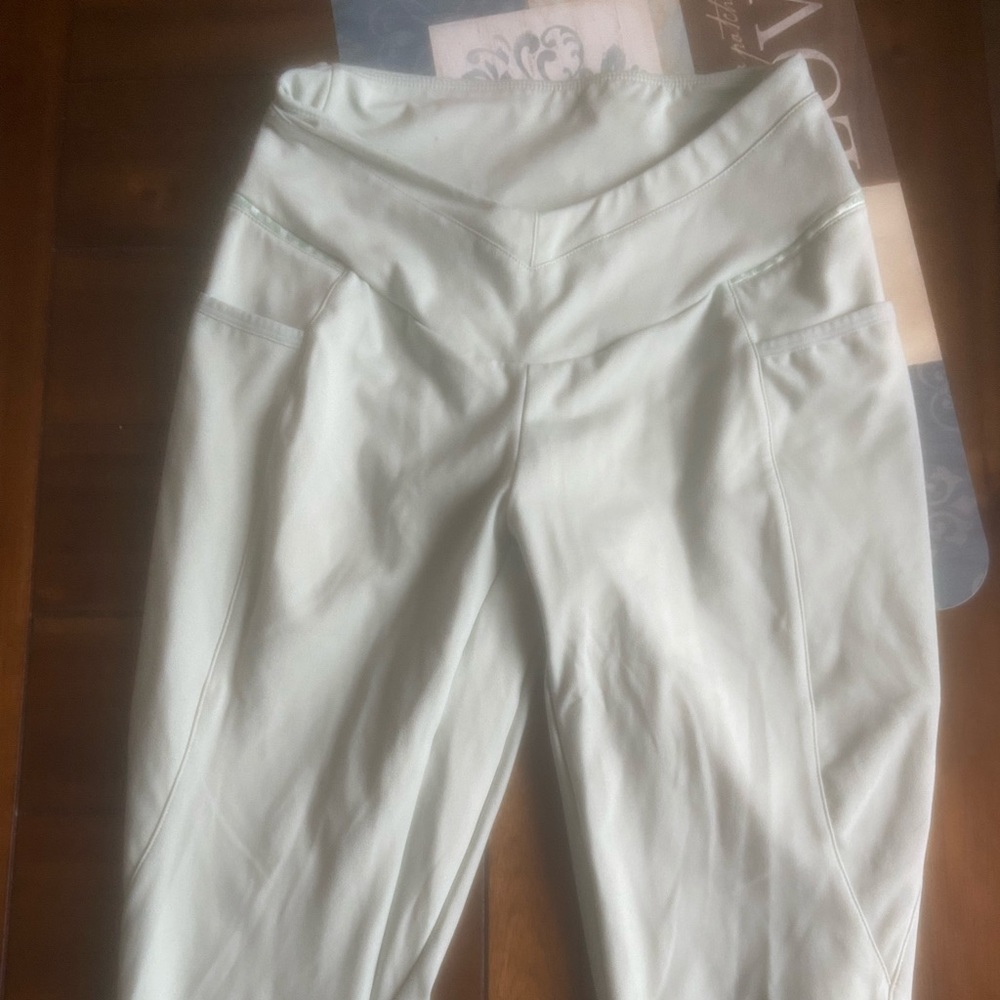 Light mint green leggings